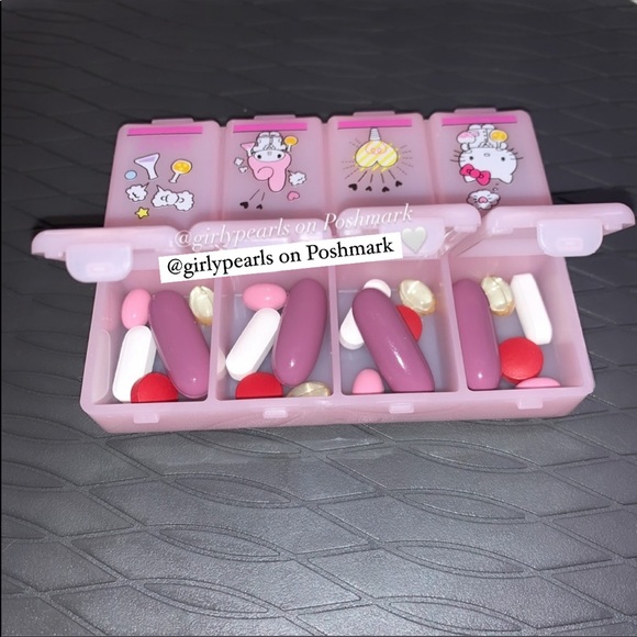 Hello Kitty Pill Case or Jewelry Organizer with 8 “Pockets” Sanrio NEW - Picture 6 of 8